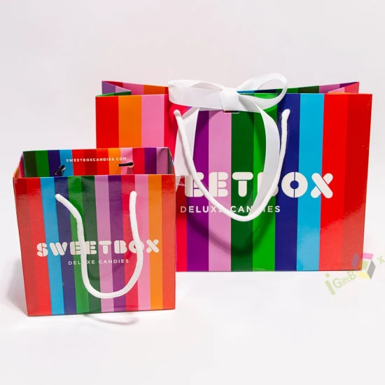 Maßgeschneiderte Luxus-Großhandels-Designer-Mattschwarz-Mode-Logo-gedruckte Verpackung aus Kraftpapier zum Einkaufen, Geschenkpapier, Kosmetik/Kleidung/Geschenke